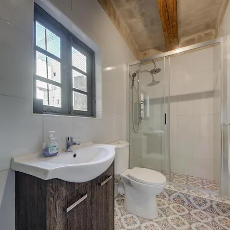 Charming House In Close To Ferries *