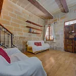 Charming House In Close To Ferries Tatil Evi