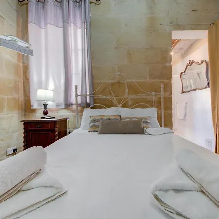 Charming House In Close To Ferries בית נופש *