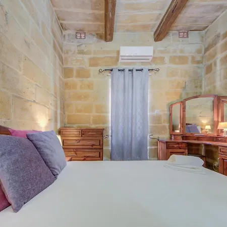 Σπίτι διακοπών Charming House In Close To Ferries Σλιέμα