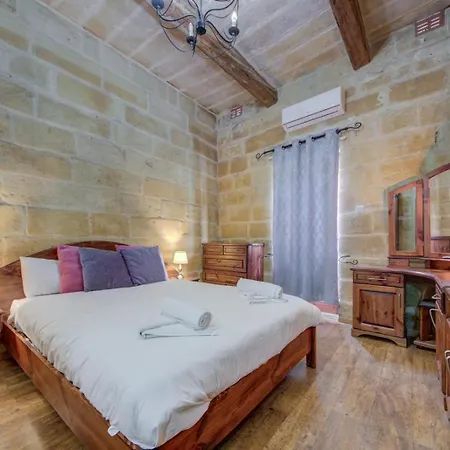 Holiday home Charming House In Close To Ferries