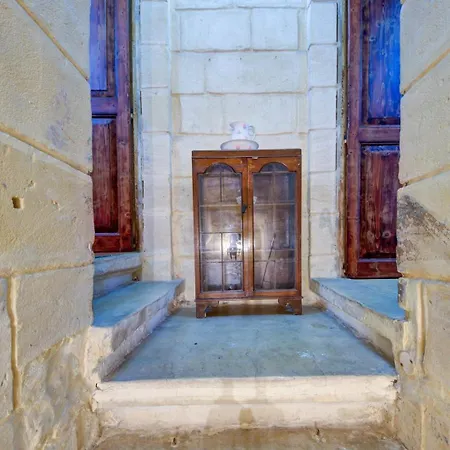 Charming House In Close To Ferries