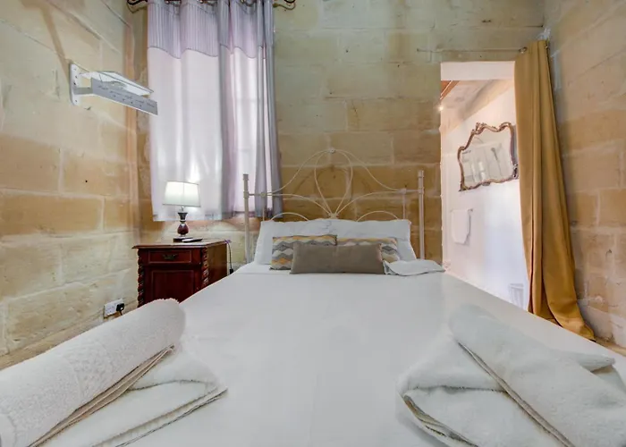 Charming House In Close To Ferries Holiday home *