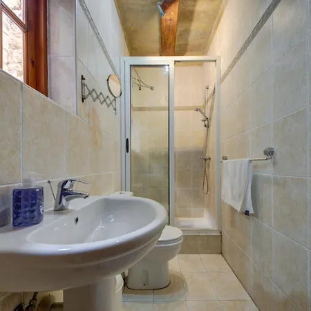 펜션 Charming House In Close To Ferries 슬리에마